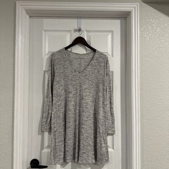 ABERCROMBIE & FITCH Women’s Gray V neck Cozy Sweater Size M Medium - Picture 1 of 4